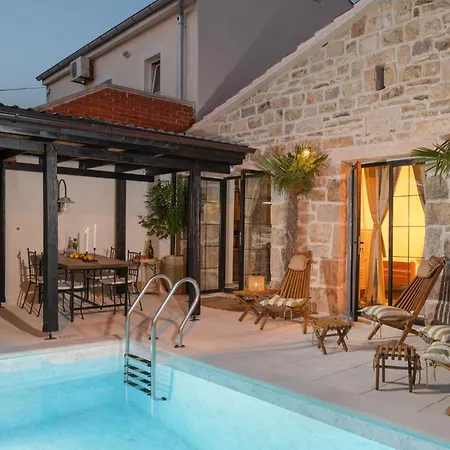 Lovely In With Private Swimming Pool, Be Inside Or Outside